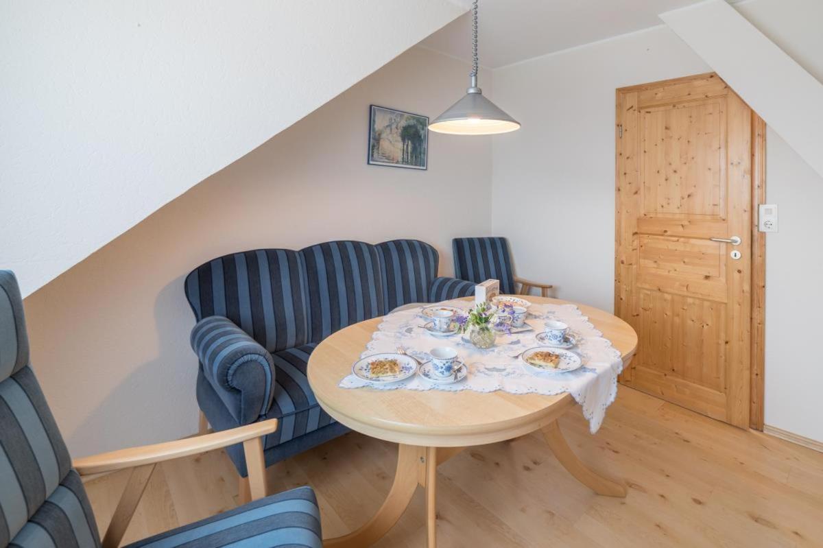 Friesenhof Janssen - Urlaub Auf Dem Bauernhof Apartment Нойхарлингерзийл Екстериор снимка