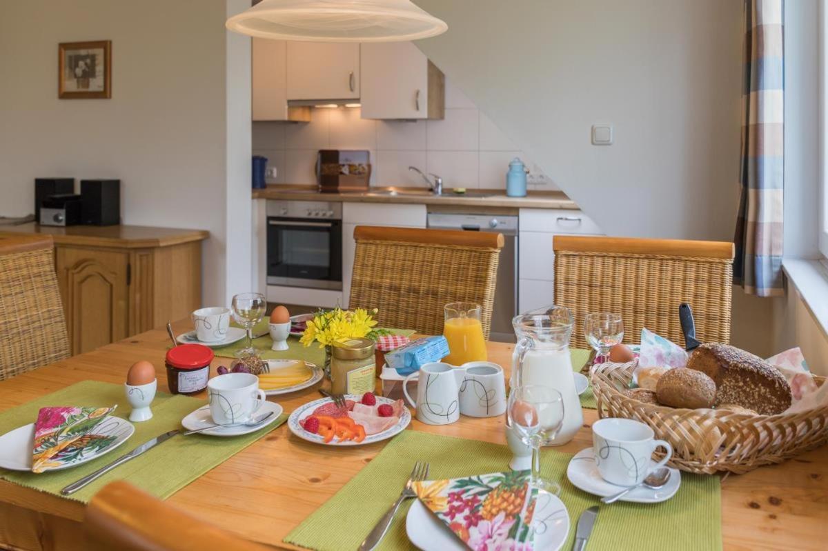 Friesenhof Janssen - Urlaub Auf Dem Bauernhof Apartment Нойхарлингерзийл Екстериор снимка