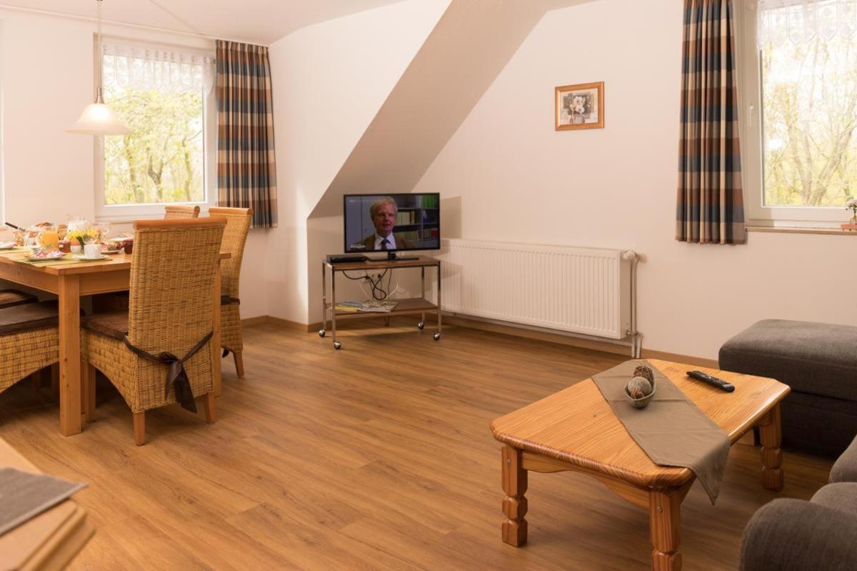 Friesenhof Janssen - Urlaub Auf Dem Bauernhof Apartment Нойхарлингерзийл Екстериор снимка