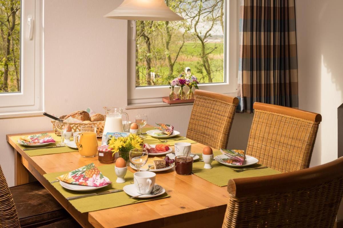 Friesenhof Janssen - Urlaub Auf Dem Bauernhof Apartment Нойхарлингерзийл Екстериор снимка