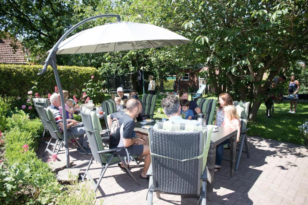 Friesenhof Janssen - Urlaub Auf Dem Bauernhof Apartment Нойхарлингерзийл Екстериор снимка