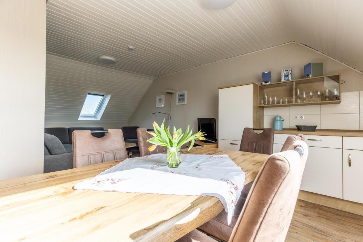 Friesenhof Janssen - Urlaub Auf Dem Bauernhof Apartment Нойхарлингерзийл Екстериор снимка