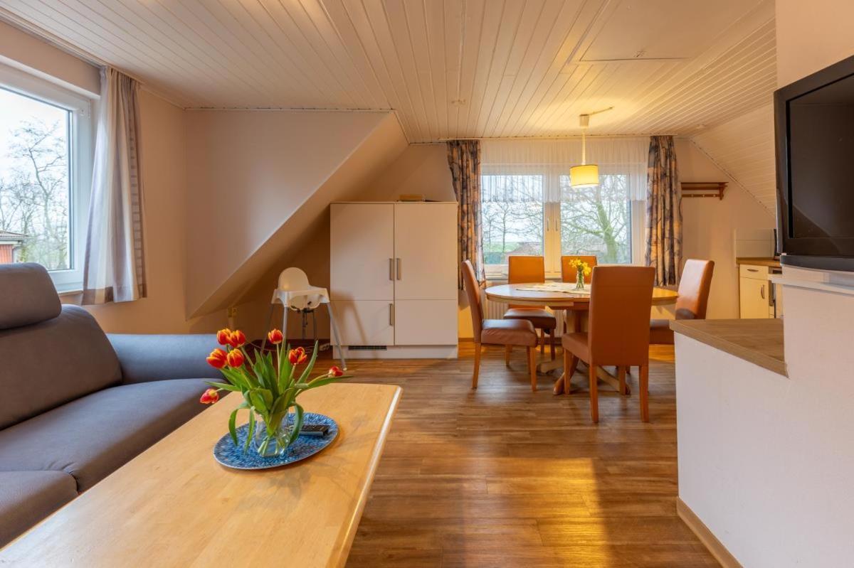 Friesenhof Janssen - Urlaub Auf Dem Bauernhof Apartment Нойхарлингерзийл Екстериор снимка